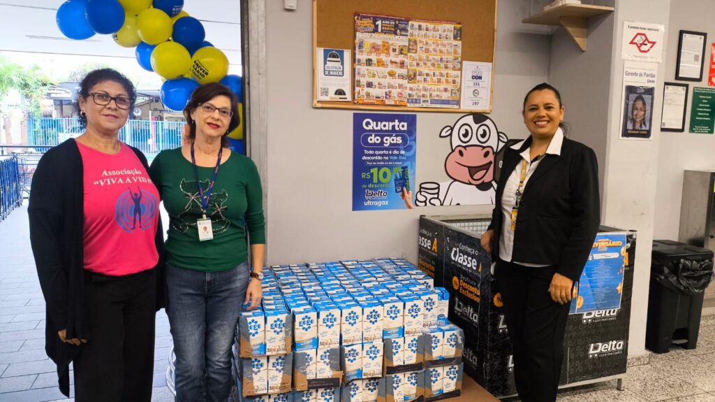 Fundo Social recebe 4.800 litros de leite arrecadados em campanha de aniversário do Delta Supermercados